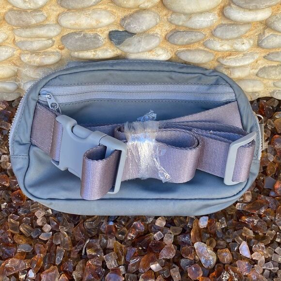 Lululemon Everywhere Belt Bag 1L in Chambray (Light Gray/Silver) W9CEYS EUC - Picture 7 of 12